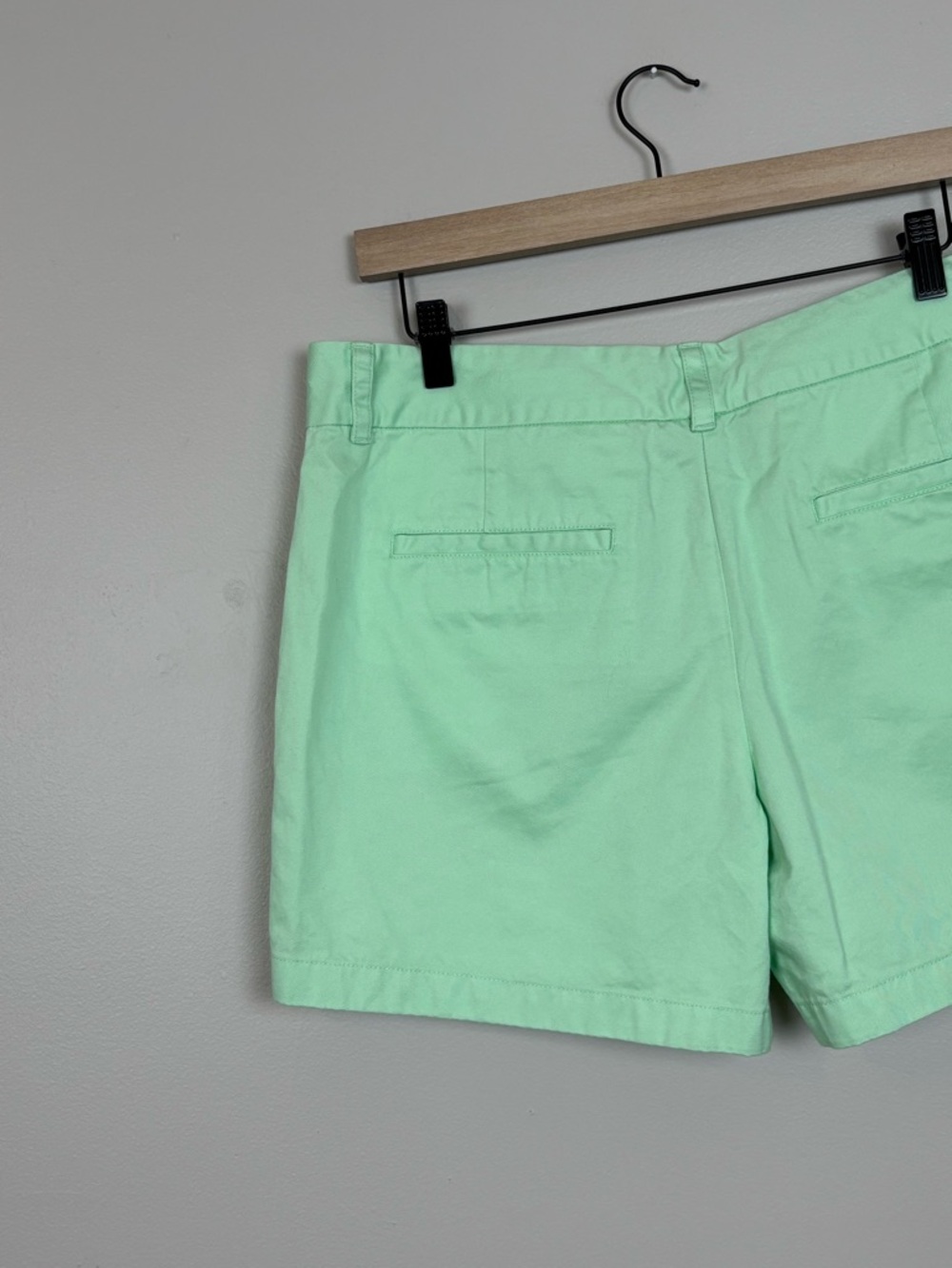 Vineyard Vines Shorts Womens 12 Green Flat Front 5" Inseam - Picture 5 of 9